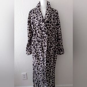 Oscar de la Renta Leopard Print Plush Robe